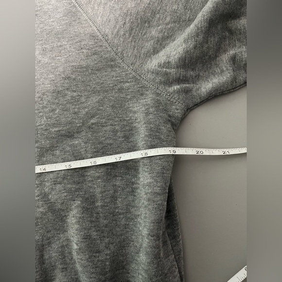 Disney Minnie Mouse Sweatshirt size Small - Picture 10 of 12